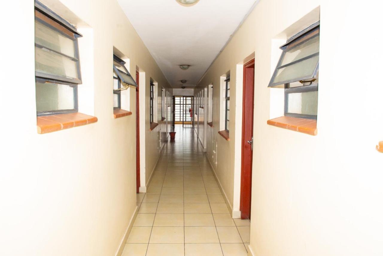 Mercy-phillips Located At Eagle Tower Building Centre अपार्टमेंट Nairobi