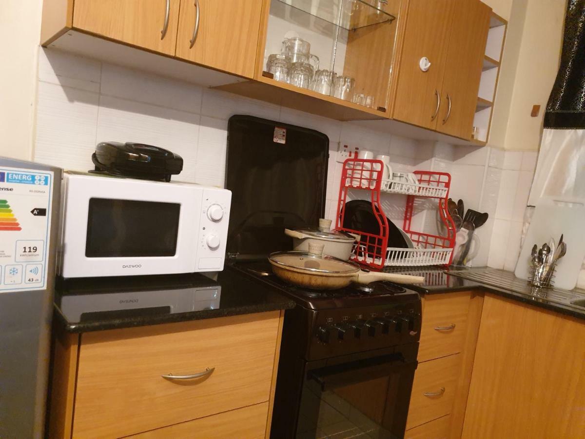 Mercy-phillips Located At Eagle Tower Building Centre Apartment *
